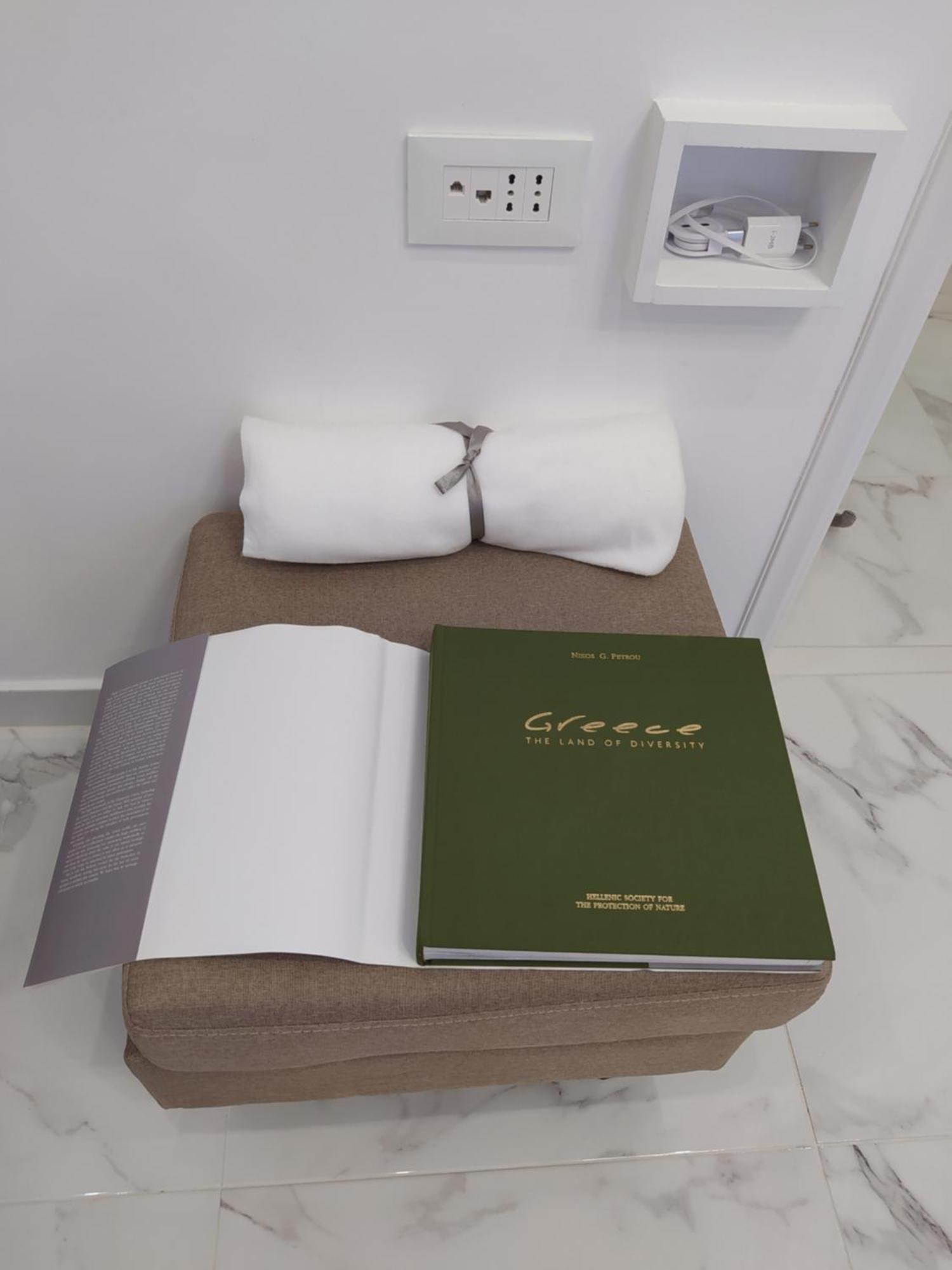 White Apartment Athens Luaran gambar